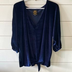 AUM-COURTE. long sleeve velvet navy blue.